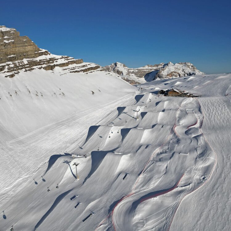 Ursus Snowpark Drone